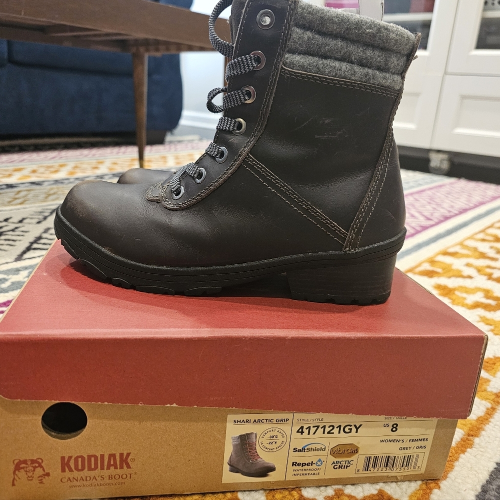 NIB- Women's Kodiak Full Grain Leather Shari Artic Grip, Padded Wool Collar. 8